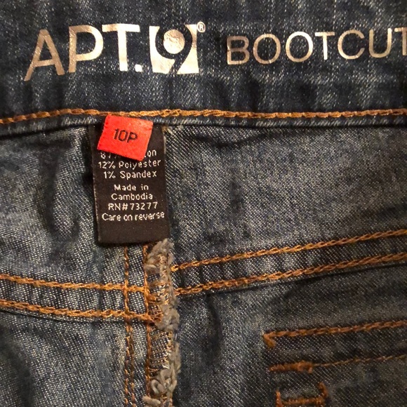 Apt 9 Bootcut size 10P Jeans Cute Back Pockets - Picture 4 of 4